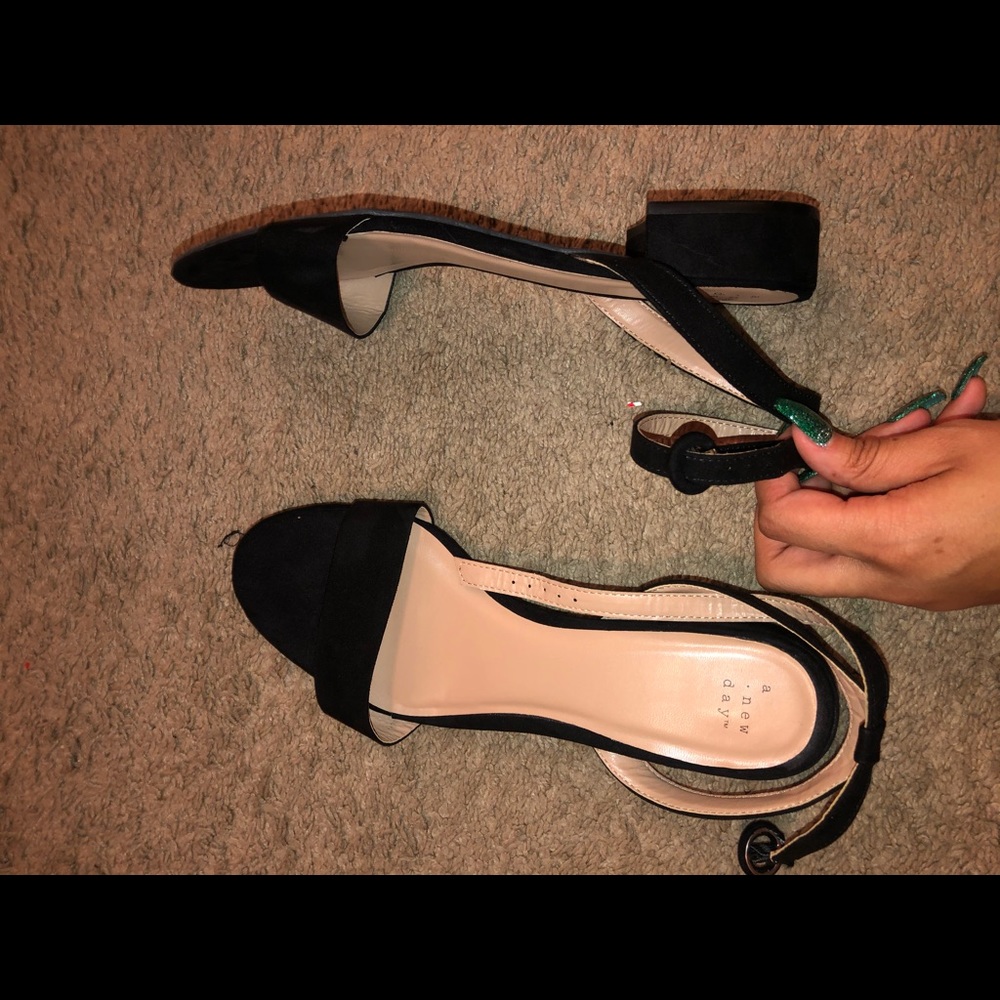 Strap sandals
